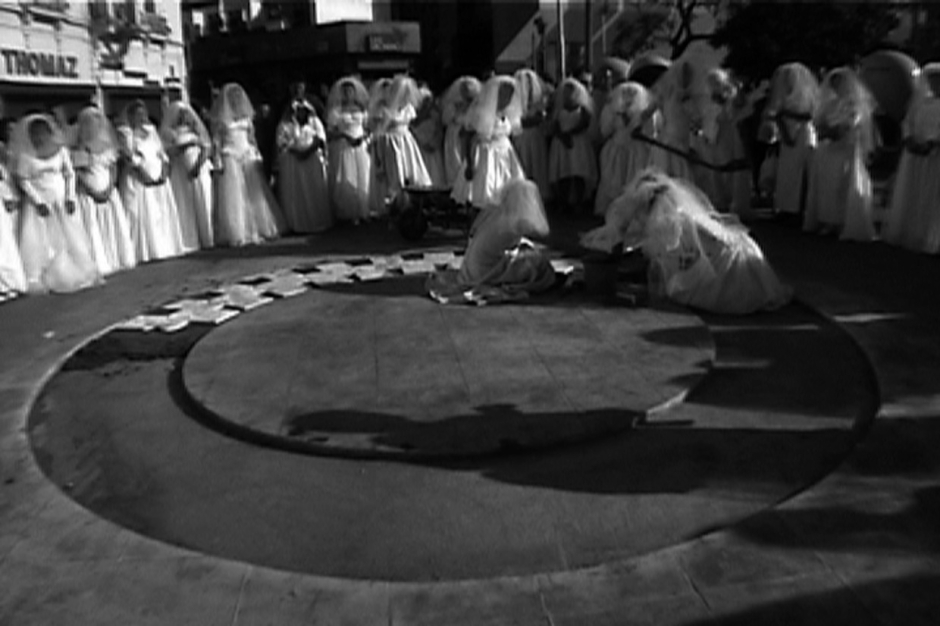 Mosaico Branco por 60 Mulheres/ White Mosaic by 60 Women – 2001 Mosaico Branco por 60 Mulheres/ White Mosaic by 60 Women – 2001