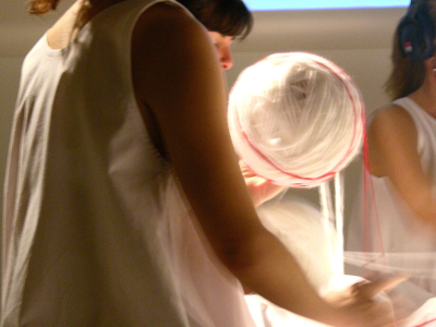 Y Pasa/ And So It Goes – 2008