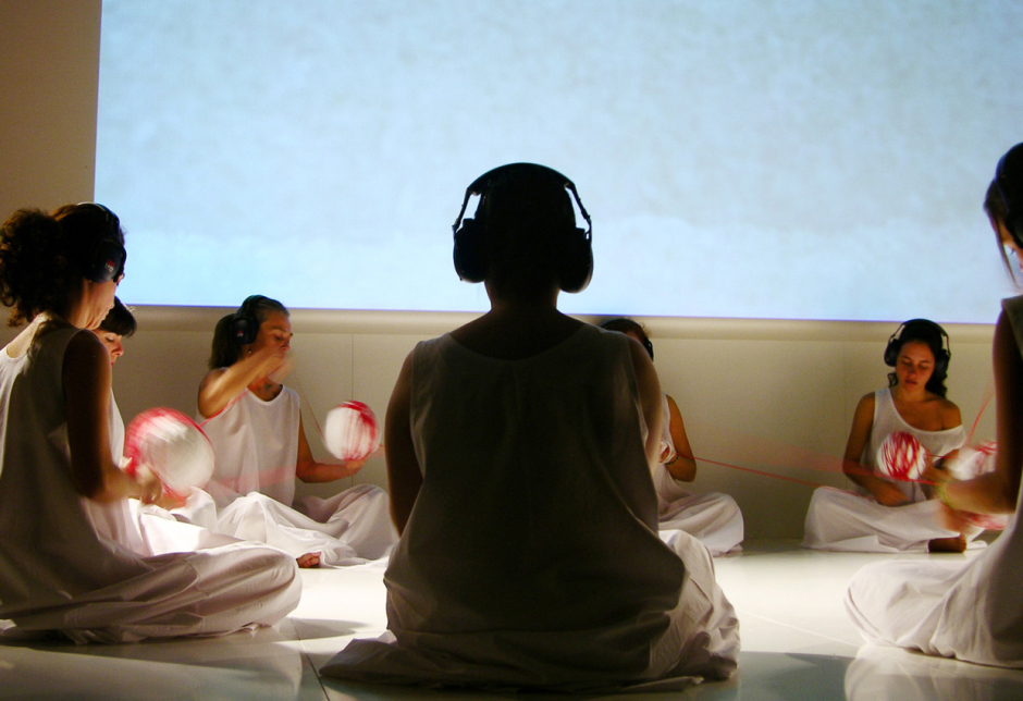 Y Pasa/ And So It Goes – 2008 Y Pasa/ And So It Goes – 2008