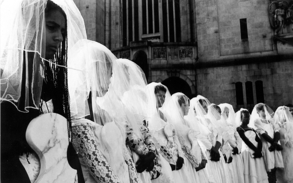 Mosaico Branco por 60 Mulheres/ White Mosaic by 60 Women – 2001 Mosaico Branco por 60 Mulheres/ White Mosaic by 60 Women – 2001