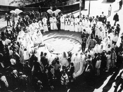 Mosaico Branco por 60 Mulheres/ White Mosaic by 60 Women – 2001