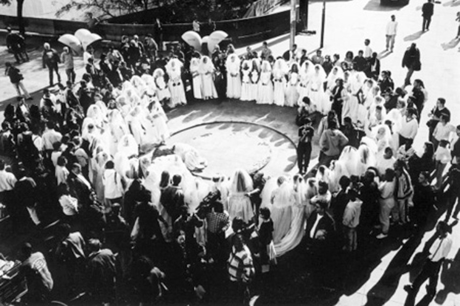 Mosaico Branco por 60 Mulheres/ White Mosaic by 60 Women – 2001 Mosaico Branco por 60 Mulheres/ White Mosaic by 60 Women – 2001