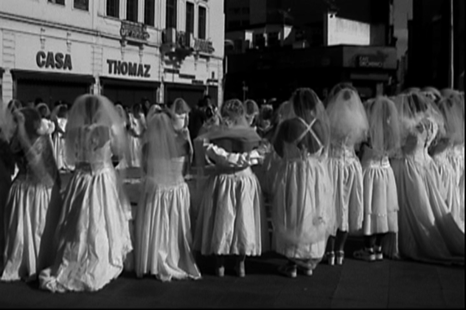 Mosaico Branco por 60 Mulheres/ White Mosaic by 60 Women – 2001 Mosaico Branco por 60 Mulheres/ White Mosaic by 60 Women – 2001