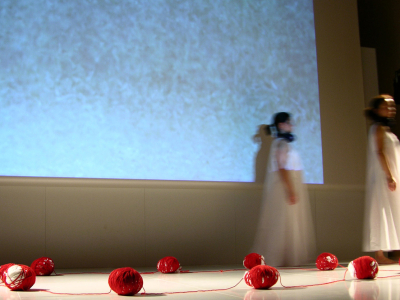 Y Pasa/ And So It Goes – 2008